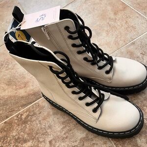 NEW WITH TAGS SINCERLY JULES combat boot